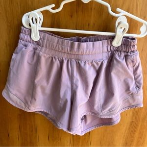 Lululemon hotty hot low-rise lined short 2.5”